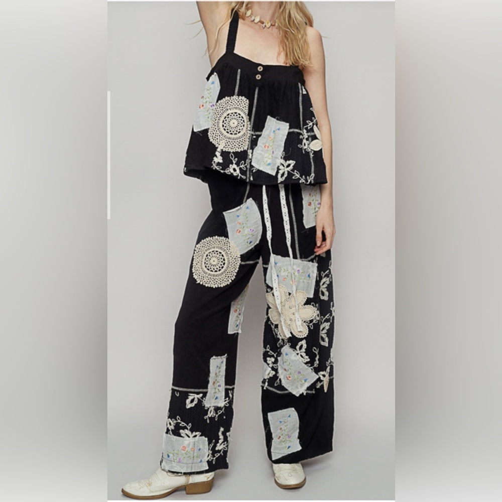 POL Crop Tank Top Black and White crochet lace & appliqué various sizes New - Picture 3 of 8